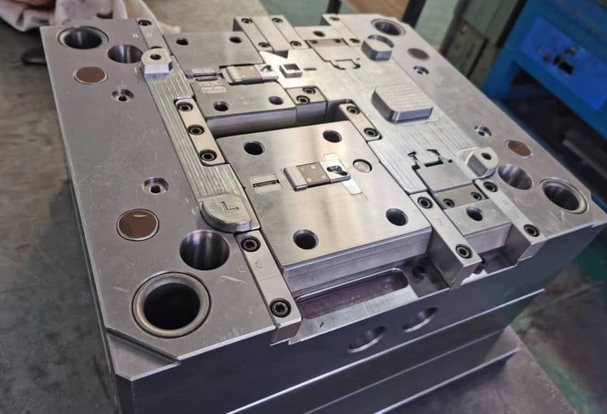 Injection molding metal mold