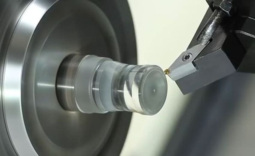 Turning processing of transparent plastic parts